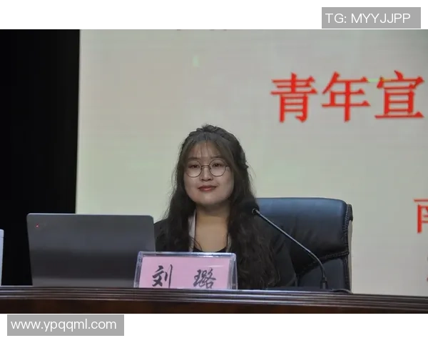 足球阿紫的成长之路与梦想追逐的精彩故事